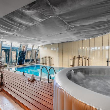 Unique Apartment With Private Pool, Cinema, Spa Prague Extérieur photo